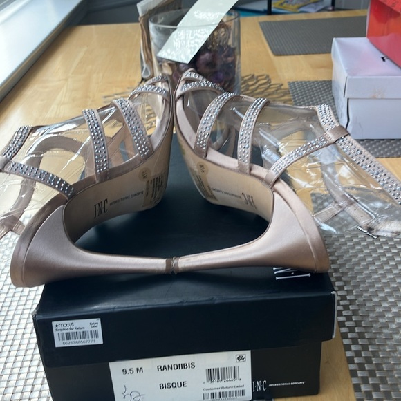 Inc RANDIIBIS heels in bisque - Picture 5 of 6